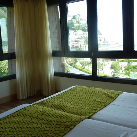 Ezeiza Отель Сан-Себастьян